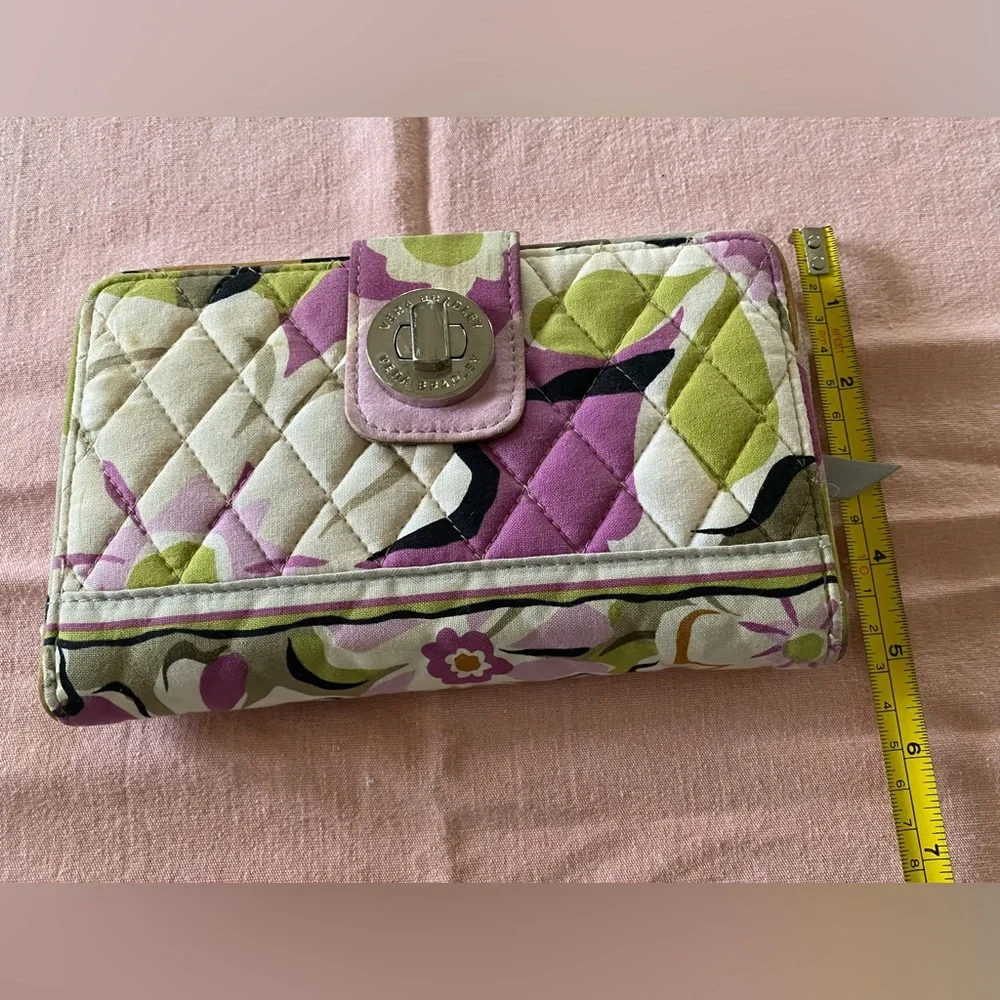 Retired VeraBradley TurnKey Wallet